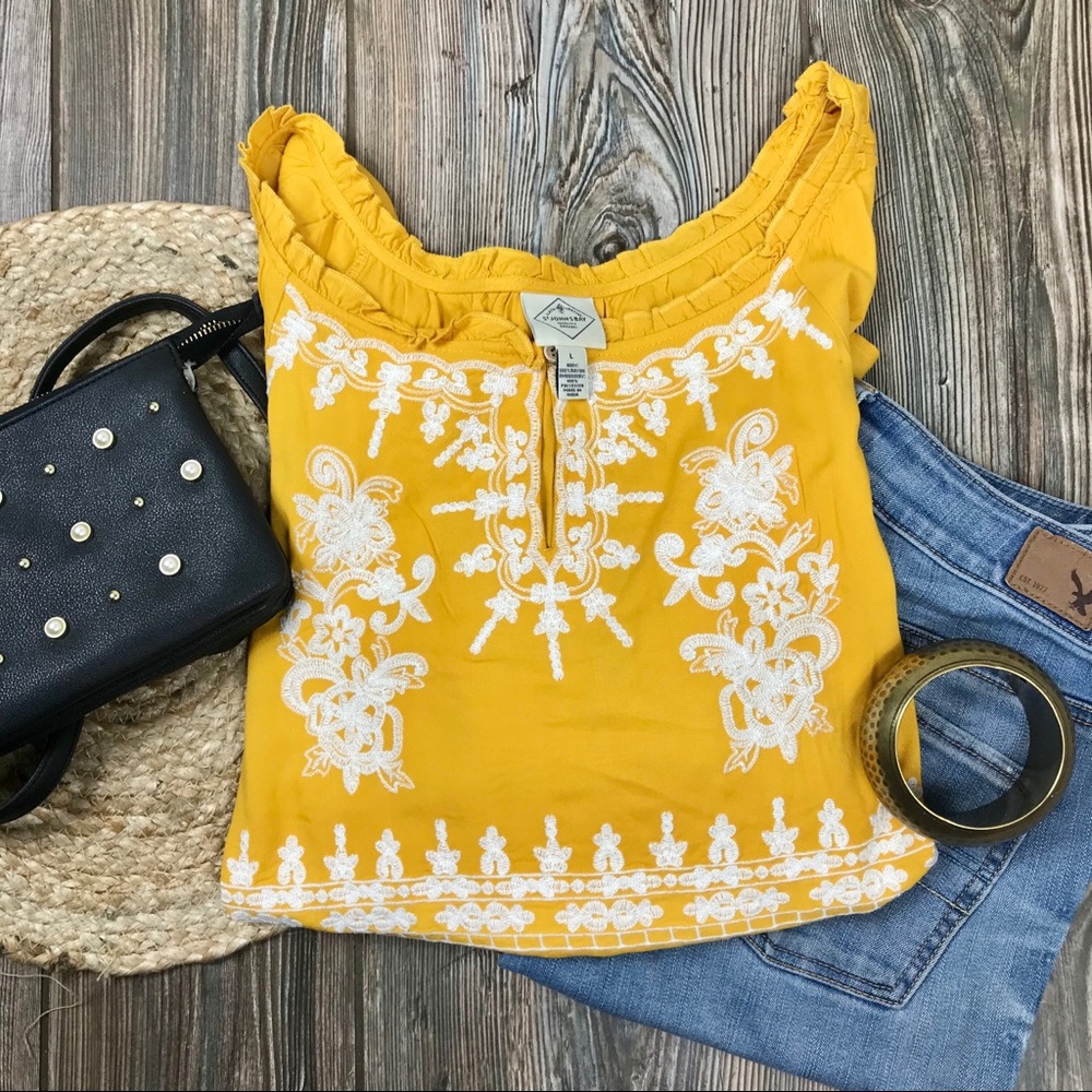 ST. JOHN’S BAY embroidered yellow/gold top - Picture 7 of 7